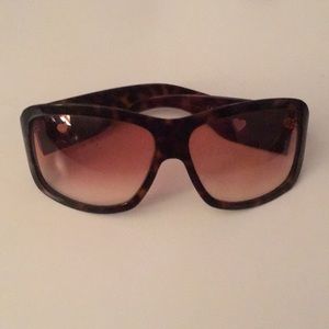 Dior “Lovingly 1” sunglasses
